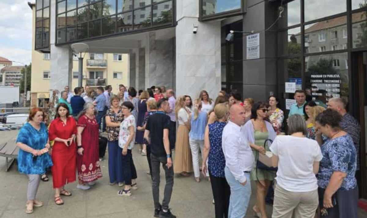 Sindicaliştii din finanţe protestează pentru demnitate şi condiţii mai bune de muncă