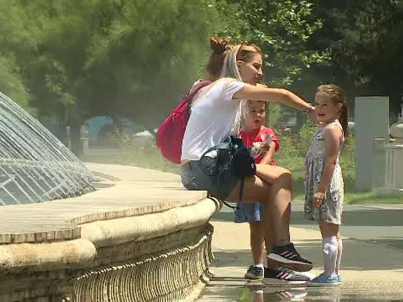 Valul de căldură atingea 36 de grade vineri în vestul țării cu alertă meteo activă