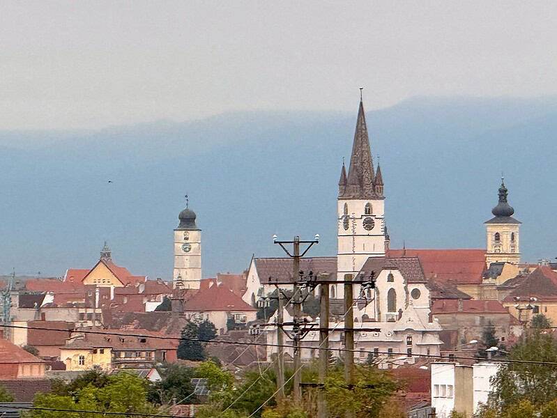 Vremea schimbătoare de toamnă cu temperaturi mai calde și ploi în următoarele săptămâni