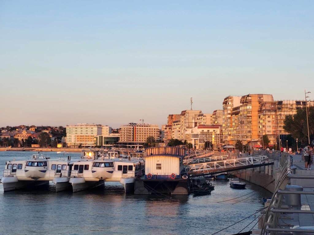 Navele Delta express 1 2