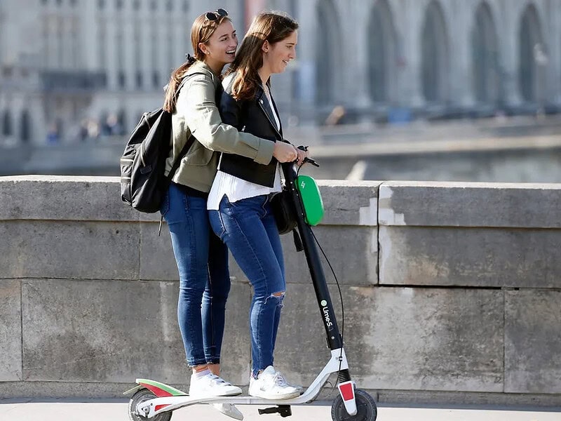 Camera Deputaților adoptă Legea RCA extinzând asigurarea obligatorie pentru vehicule electrice