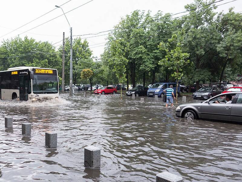 Fenomele meteo extreme afectează 42 de localități din România cu pagube și intervenții de urgență