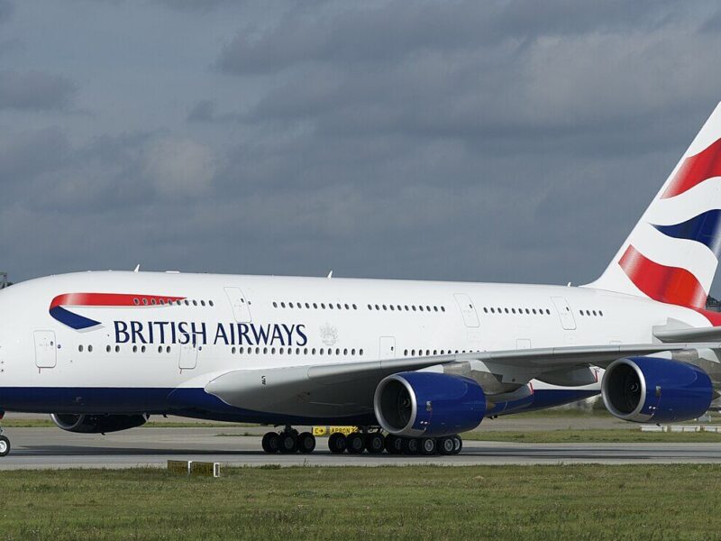 Incidență pe un zbor British Airways aterizat de urgență la Henri Coandă din cauza fumului
