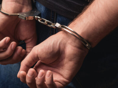 Trafic de droguri în Tulcea: Tânăr de 27 de ani reținut pentru vânzarea de canabis către minori