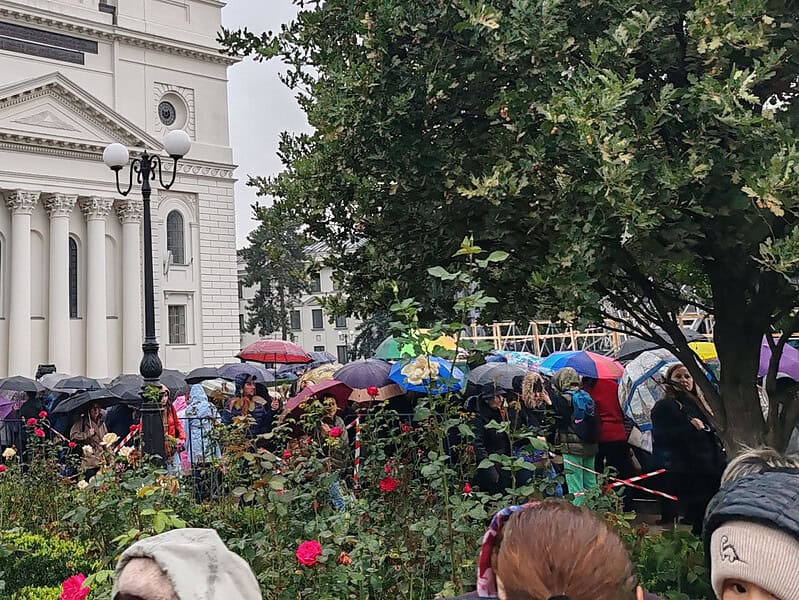 Moaștele Sfintei Parascheva atrag sute de mii de pelerini la Iași de hramul său