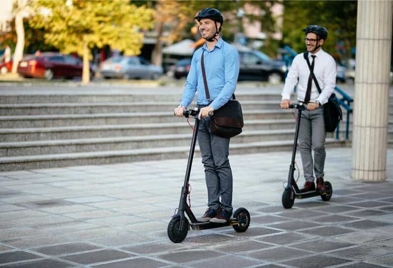 Permisul AM1 pentru utilizatorii de trotinete electrice propus în Parlament pentru siguranța rutieră