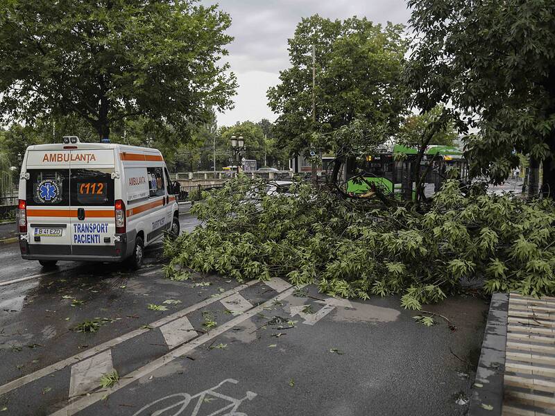 Primarul interimar al Capitalei ia în calcul închiderea școlilor din cauza codului roșu de ploi