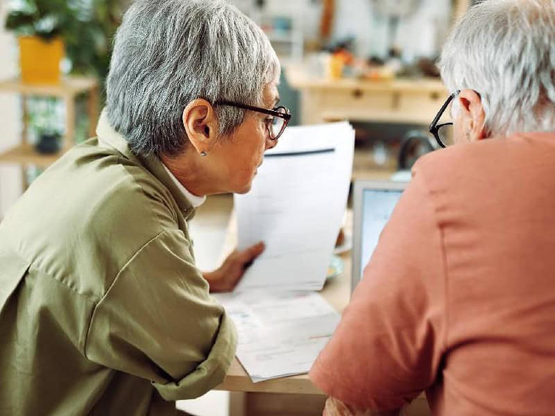 Românii optează pentru retrageri eșalonate din pensiile private după majorarea taxelor