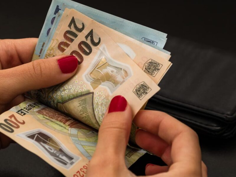 Salariul minim rămâne incert în urma analizei premierului Ilie Bolojan