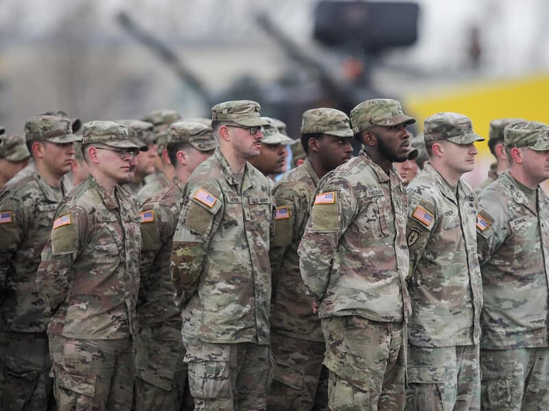 România rămâne cu o mie de militari americani în contextul redimensionării trupelor NATO