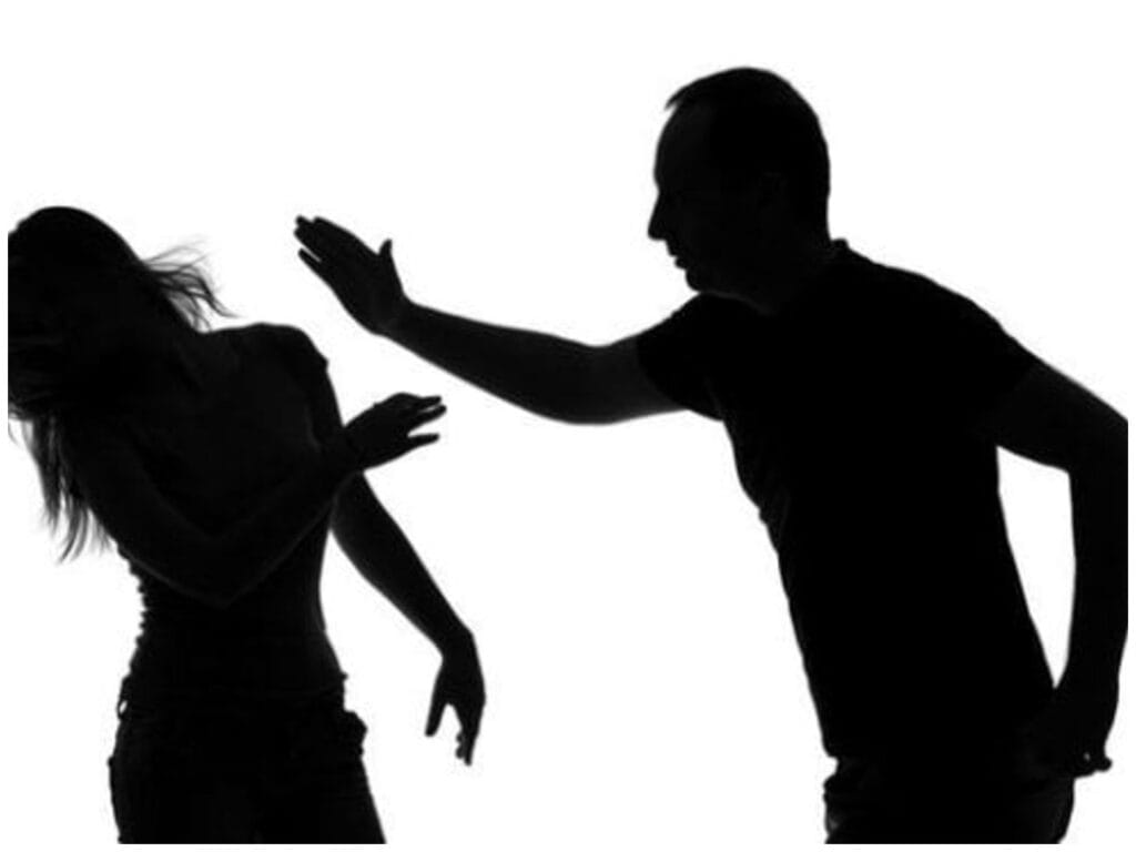 Scandal în familie, pe strada Năframei din Tulcea: o femeie a ajuns la Urgențe