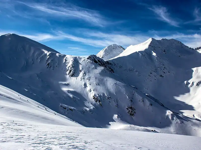Avertizare importantă de avalanșă în Făgăraș după zăpadă proaspătă de până la 40 de cm