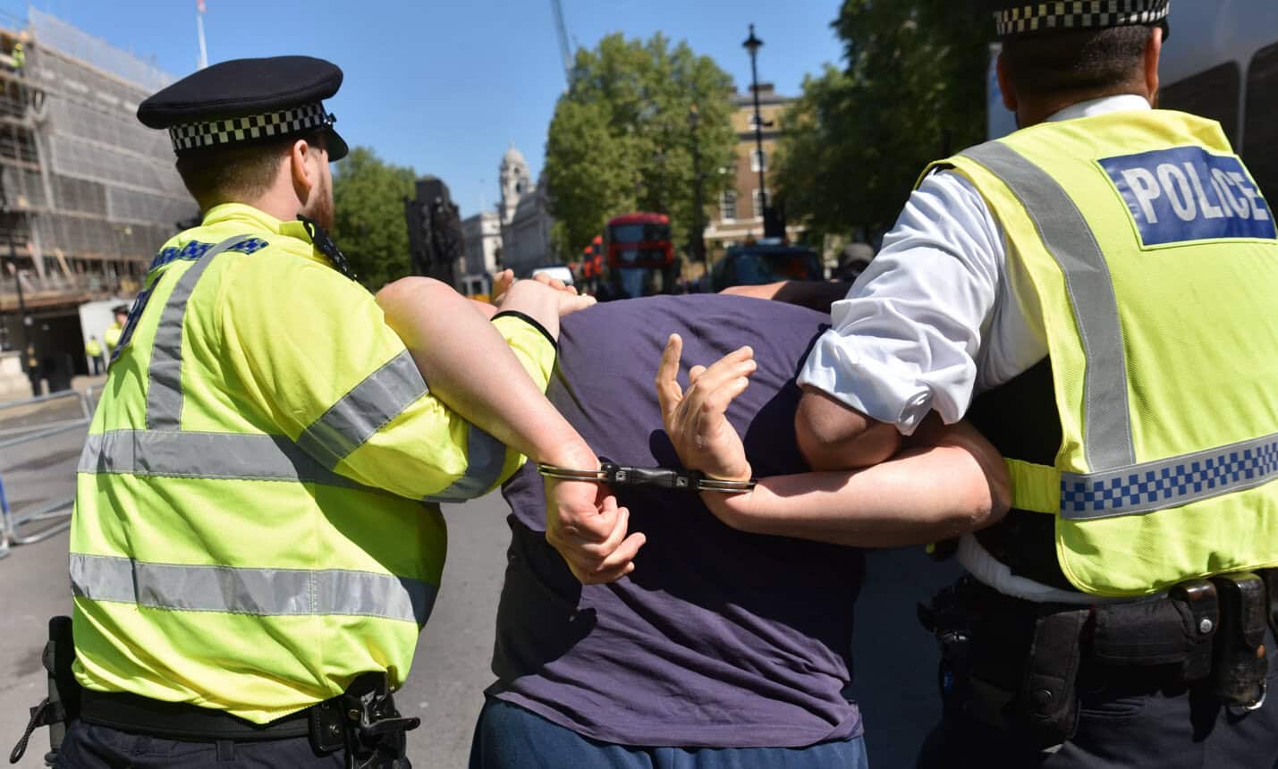 barbat roman dat in urmarire internationala arestat in marea britanie dupa un accident mortal