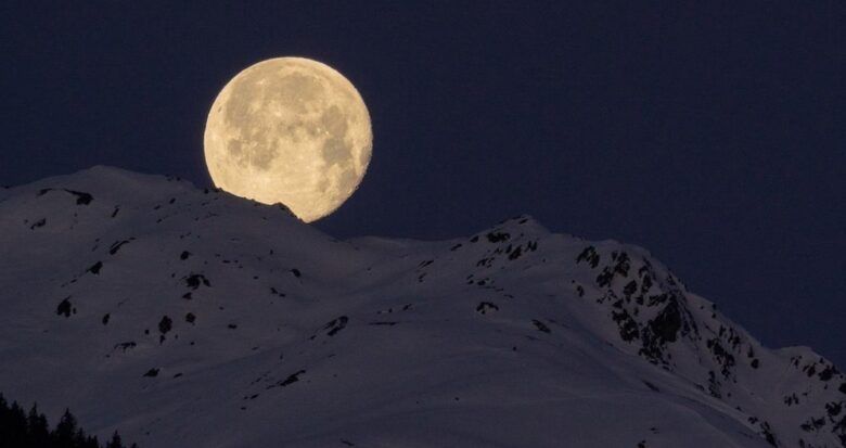 Luna Rece din 4 decembrie 2025 va străluci pe cerul iernii pentru pasionații de astronomie