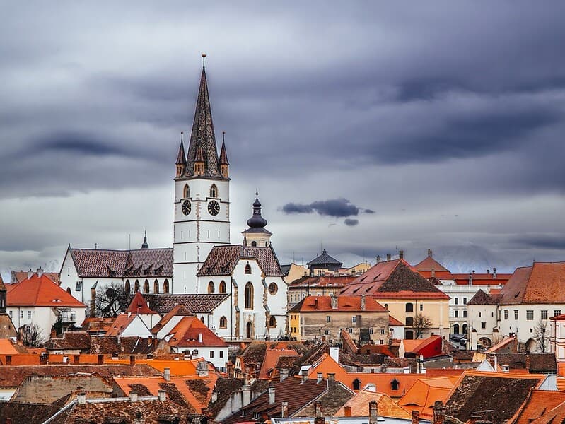 Meteorologii anunță cod galben de vânt puternic valabil până sâmbătă seara în mai multe județe