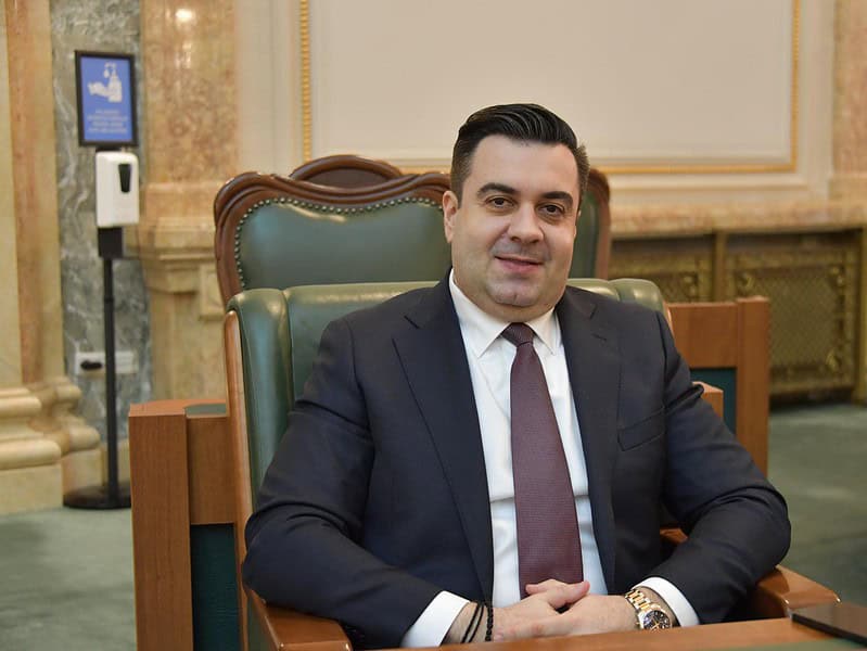 Răzvan Cuc și omul de afaceri reținuți de DNA pentru mită în contract de milioane