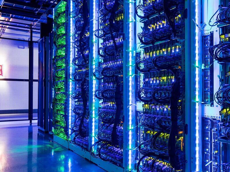 Site-uri mari afectate de probleme tehnice severe din cauza Cloudflare