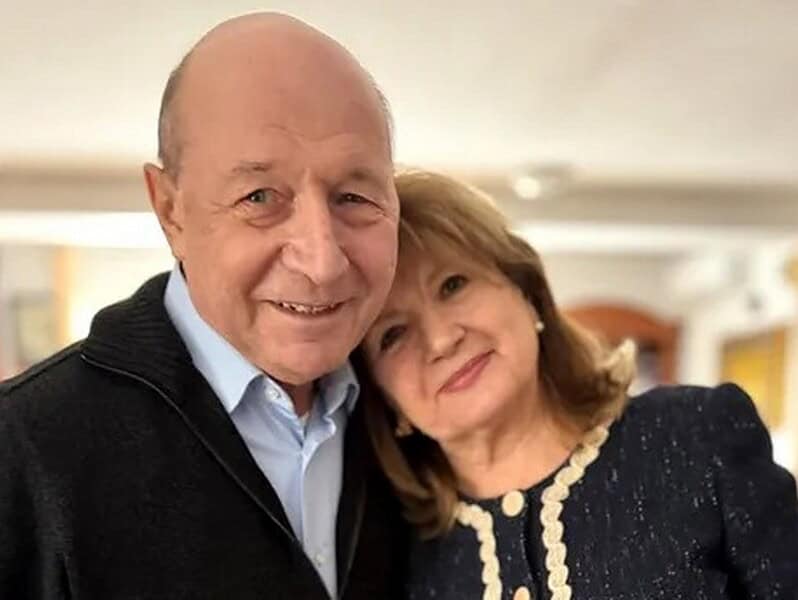 Traian Băsescu și soția sa marchează 50 de ani de căsnicie la Nunta de Aur