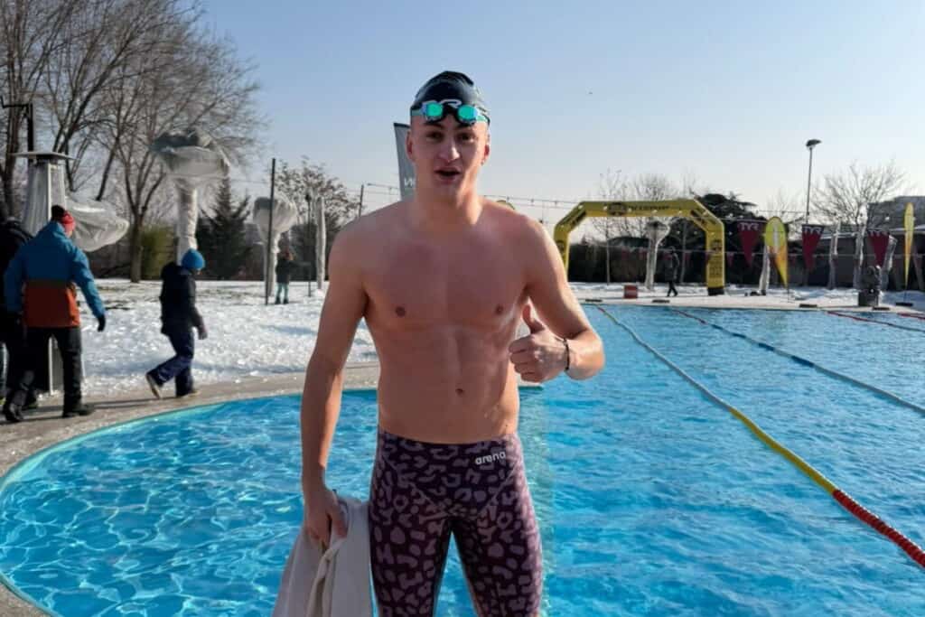 Sportivul tulcean, Matei Neculai, pe podium la Campionatul Național de Înot în Ape Înghețate / foto