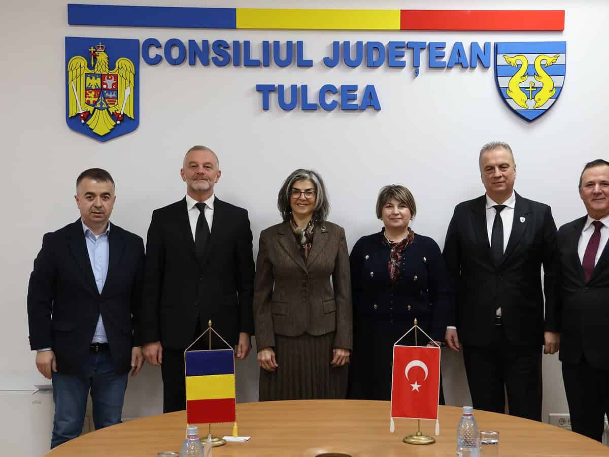 Întâlnire de rang înalt la Tulcea: Consulul Turciei, E.S. Derya Dingiltepe, la Consiliul Județean / foto