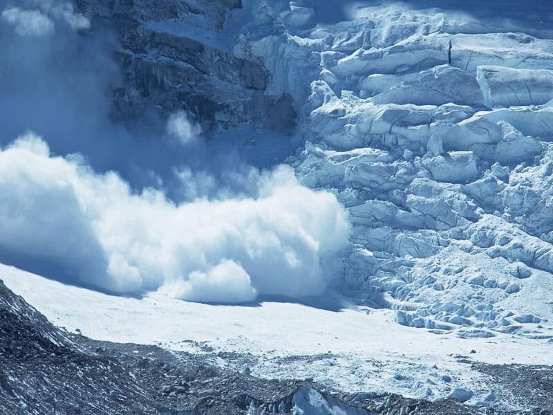 Avertizare de avalanșe în masivele Făgăraș, Bucegi și Țarcu-Godeanu în zilele următoare