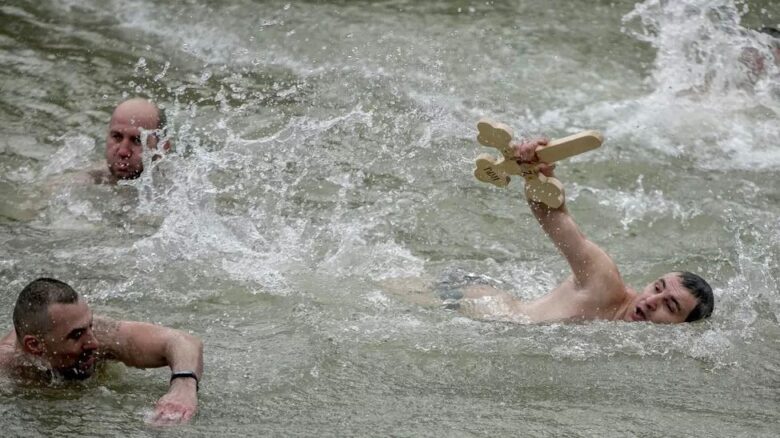 Boboteaza aduce tradiții spectaculoase și obiceiuri populare în România