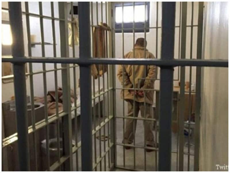 gratii puscarie arestat 1