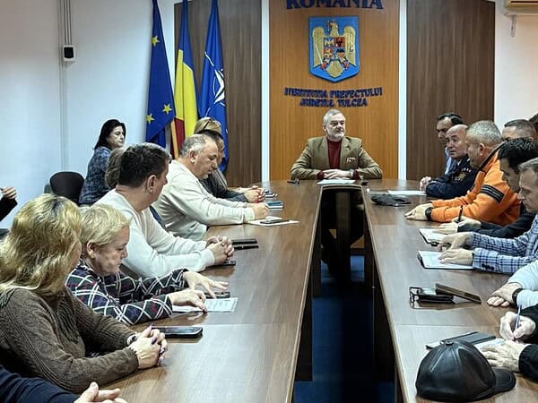 Ședință de bilanț la Prefectura Tulcea privind gestionarea situațiilor de urgență din 2025: CUM au gestionat autoritățile un an plin de crize și situații-limită / foto