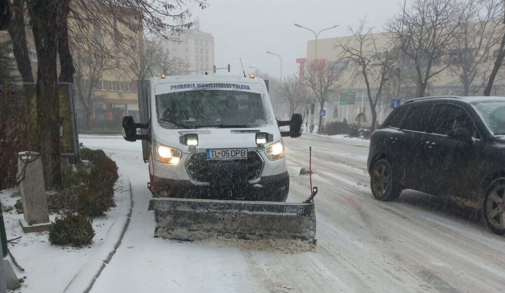 Viscol afară, motoare pornite în municipiu: utilajele au ieșit la deszăpezire de dimineață / foto-video