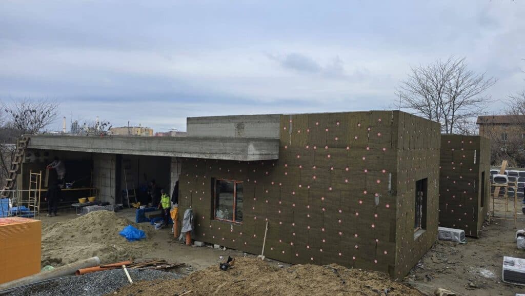 Centrele sociale din Tulcea prind contur: lucrările sunt vizibile pe șantier, după trei ani de la semnarea finanțării / foto