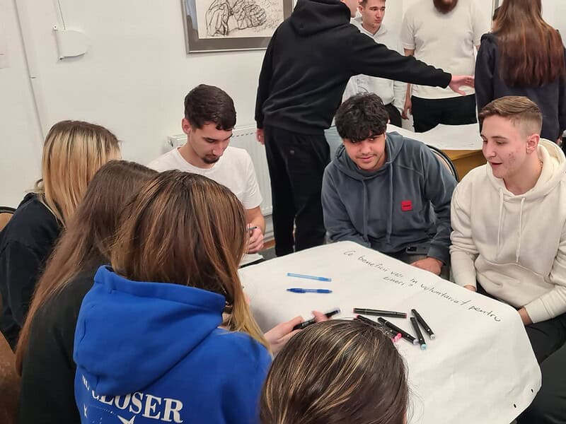 Start real pentru carieră: Liceenii din Măcin, sprijiniți să intre pe piața muncii / foto