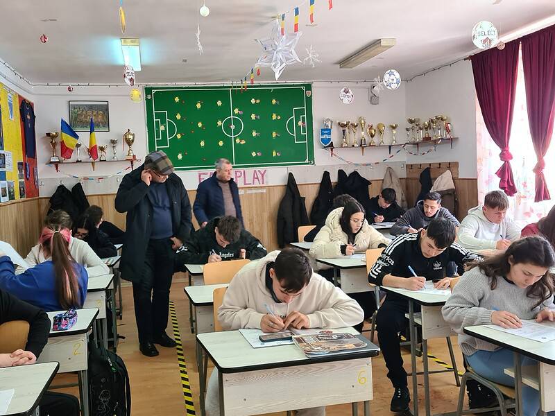 Vor mai mult decât diplome: elevii din Topolog se pregătesc serios pentru piața muncii / foto