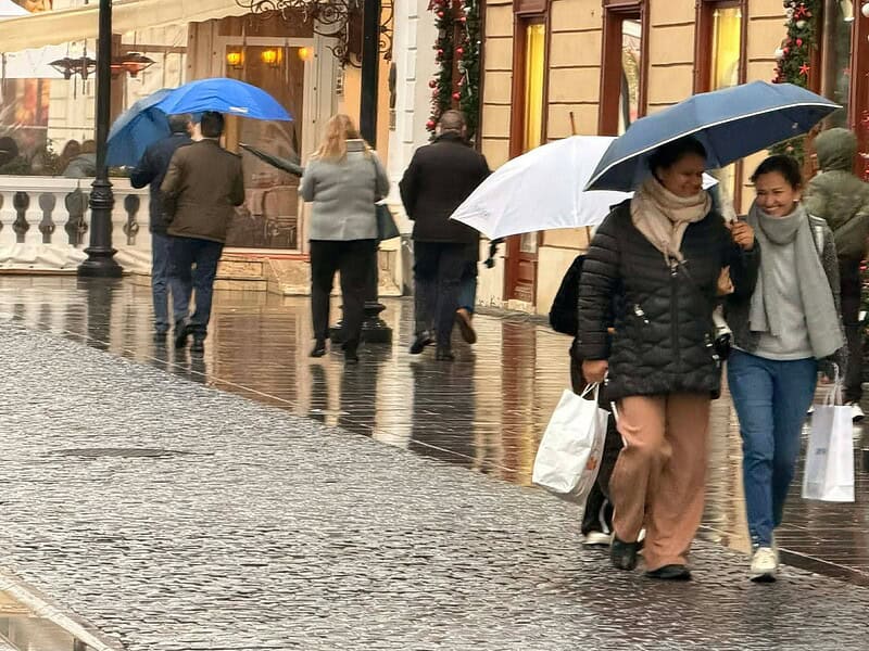 Avertizări meteo pentru ploi și ninsori în zonele montane din întreaga țară