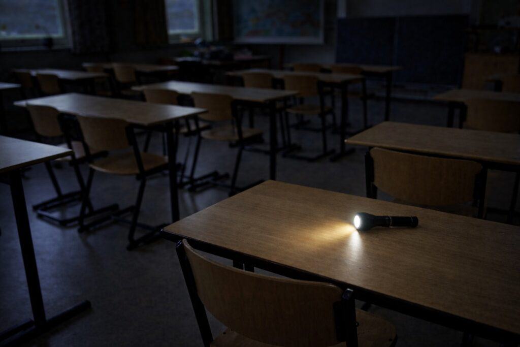 Liceul Tehnologic din Măcin a rămas fără curent. Primăria explică: „Am alocat 50.000 lei pentru plata facturilor”