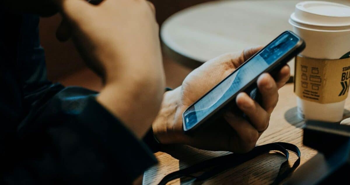 Cercetătorii avertizează asupra atacurilor informatice prin Hugging Face cu aplicații Android infectate