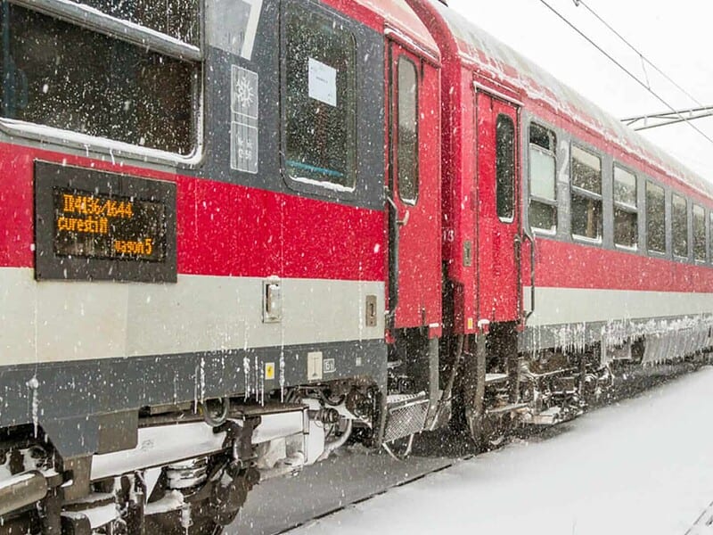 CFR Călători asigură că traficul feroviar se desfășoară normal în condiții de iarnă