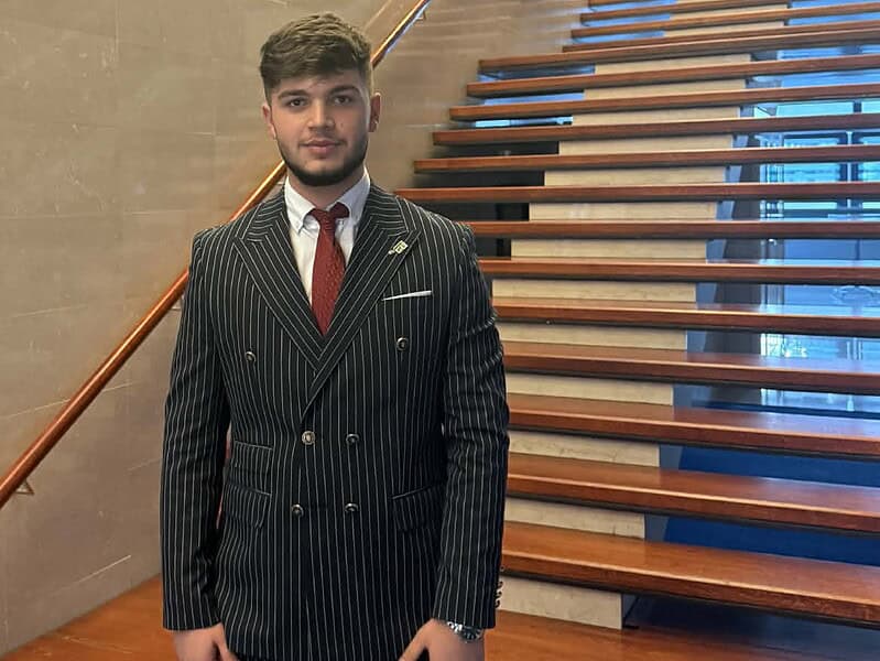 fcf77d31 2560 496c 8c7d 7e7780ef66bc