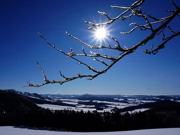 Februarie va aduce vreme neuniformă în România cu mari variații regionale