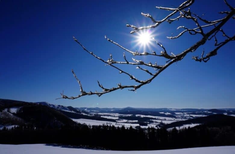 Februarie va aduce vreme neuniformă în România cu mari variații regionale