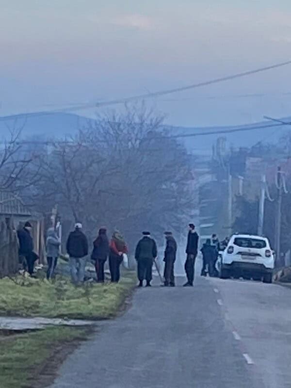 CRIMĂ în Turda? Un copil de 3 ani ar fi fost ucis în bătaie și ținut mort în locuință până sâmbătă