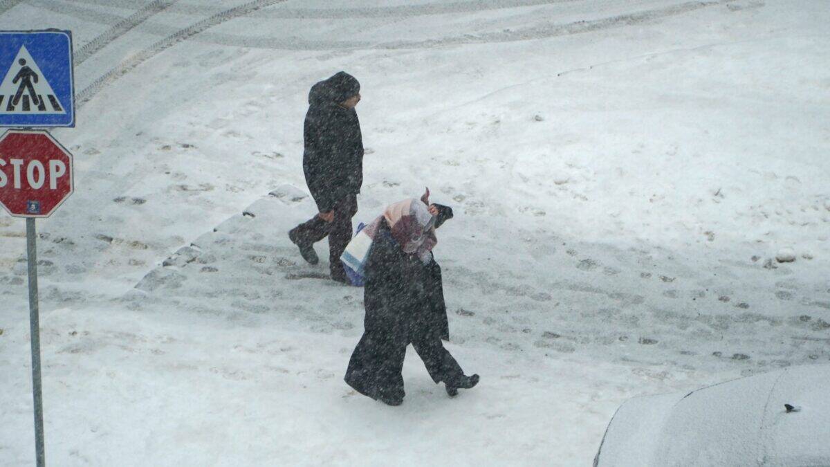 Ger persistent și ninsori în toată țara între 1 și 4 februarie, anunță ANM