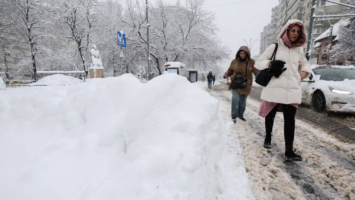 Informare ANM despre vremea rece și viscol în următoarele zile în toată țara