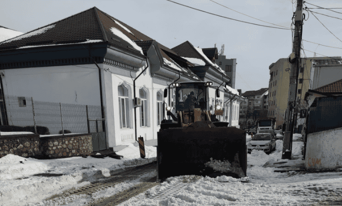 Alertă de ninsoare la Tulcea: până la 15 cm de zăpadă în weekend. Primăria anunță intervenții speciale înainte de începerea școlii / foto