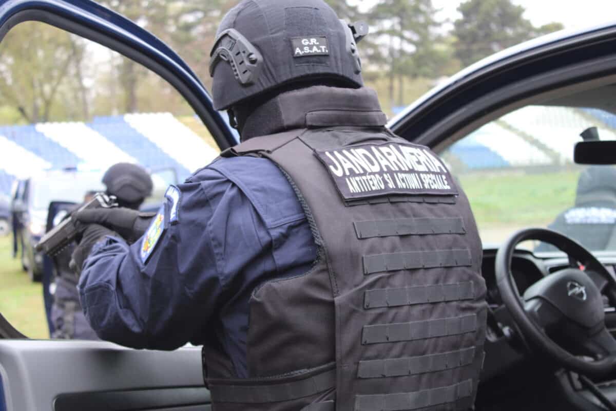 jandarmi actiune