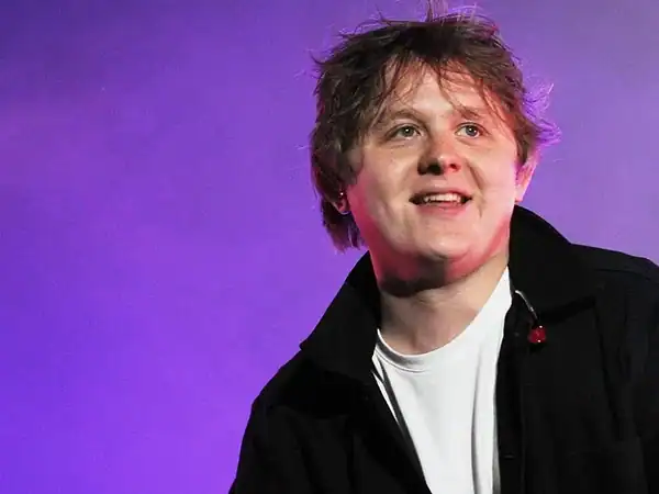 Lewis Capaldi va concerta ca headliner la UNTOLD ONE 2026 în premieră în România