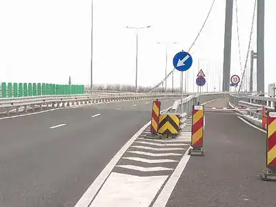 Restricții de viteză pe podul Brăila-Tulcea. Tasările și infiltrațiile afectează circulația spre județ
