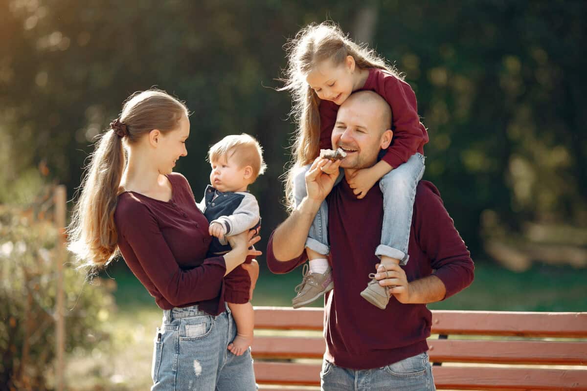 Proiect de lege pentru scutirea impozitului pe venit la părinții cu doi copii minori se apropie de vot