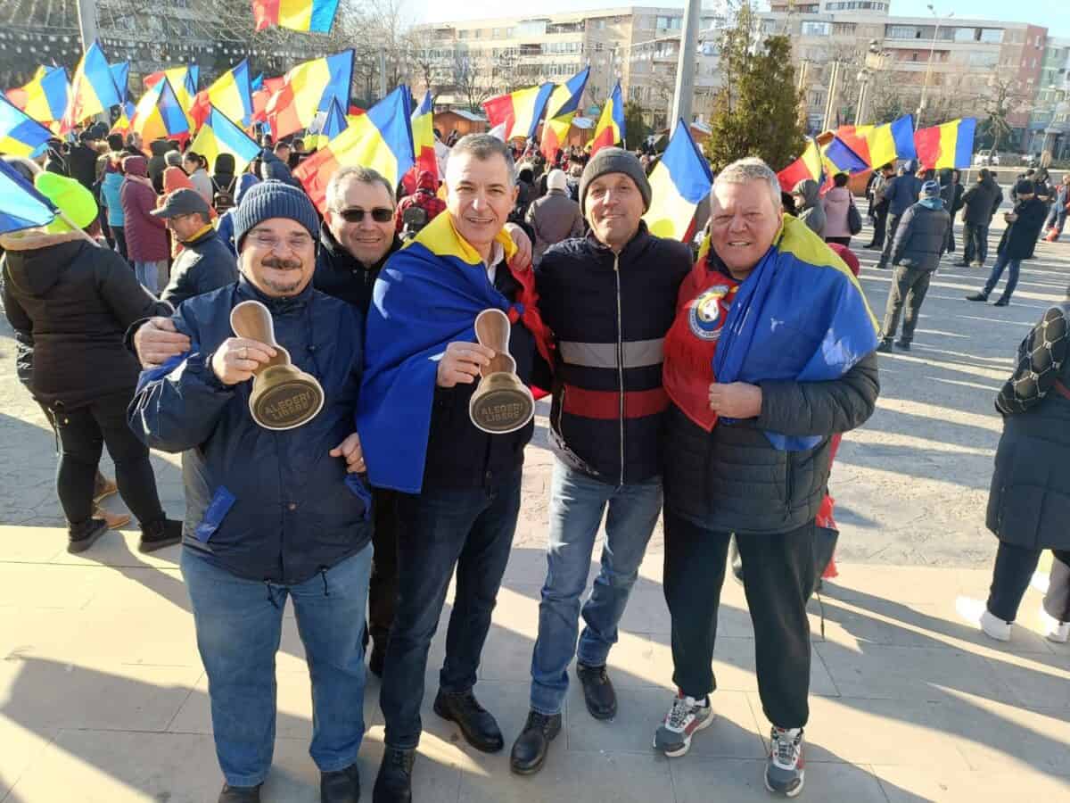 Protest – Câteva sute în Piața Civică și o promisiune: pe 21 vor fi mai mulți (dacă ține și vremea)