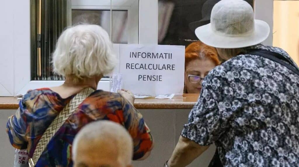 Românii pot achiziționa retroactiv vechimea pentru pensie începând cu 2026