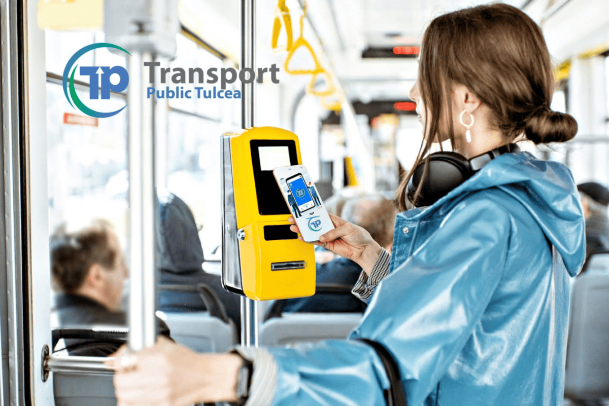 Dispută/Tulcea trece la biletul electronic, dar călătorii întreabă: „Unde mai găsim un bilet clasic?”